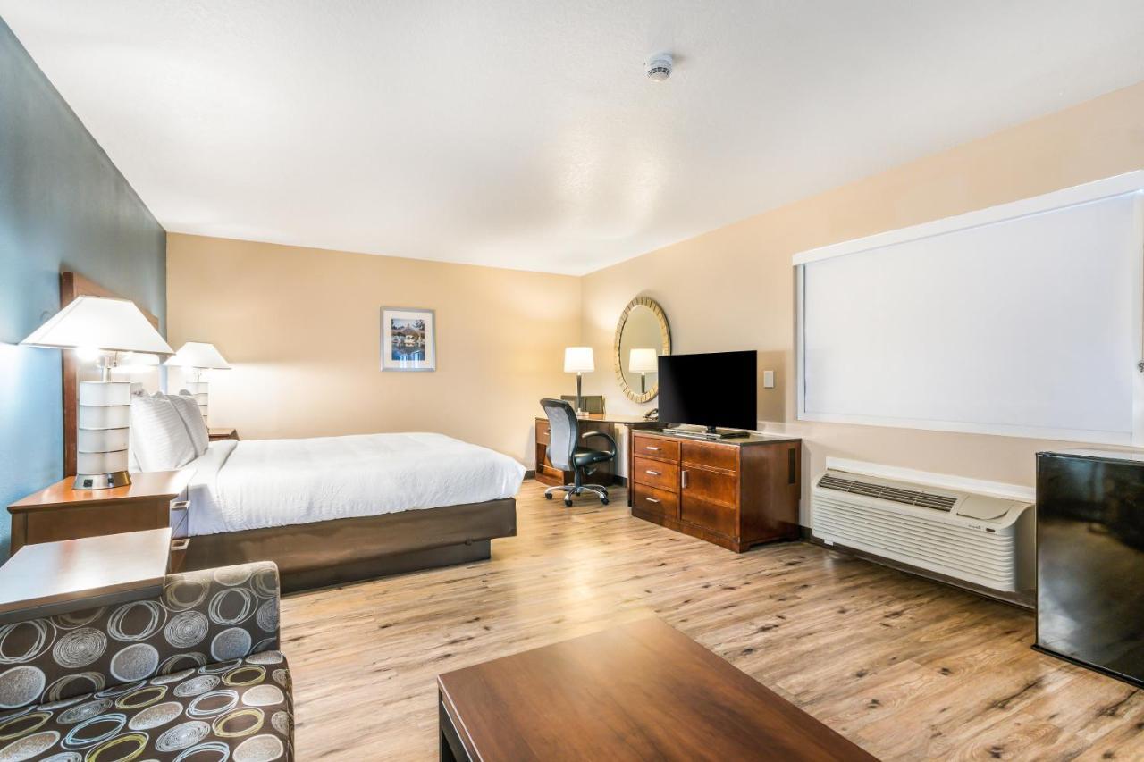 Deluxe King Room with Spa Bath